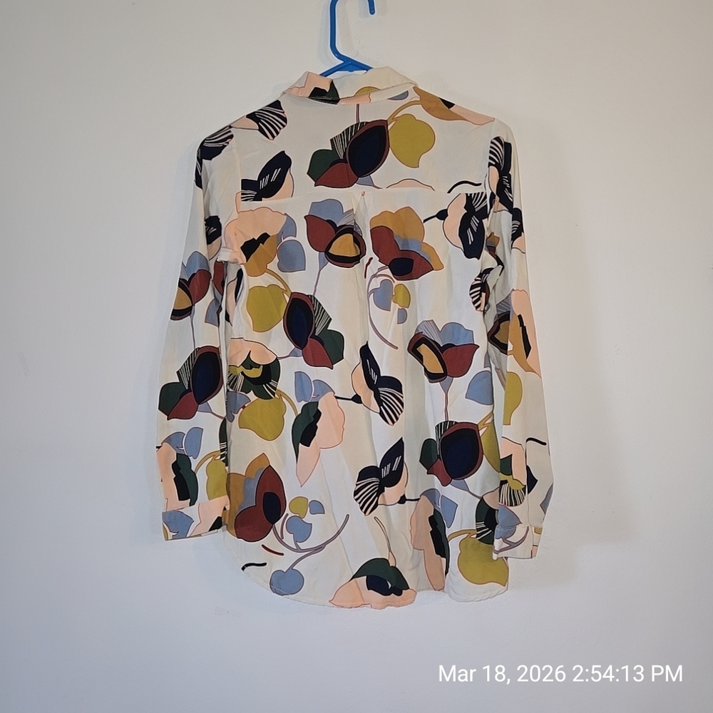 Floral Print Button-Up Blouse - Picture 3 of 5